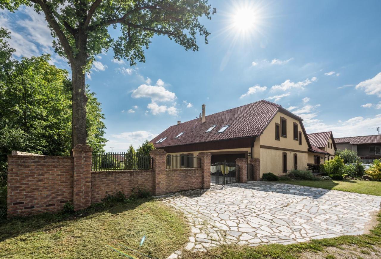 Penzion U Lišky Jarosov nad Nezarkou Esterno foto