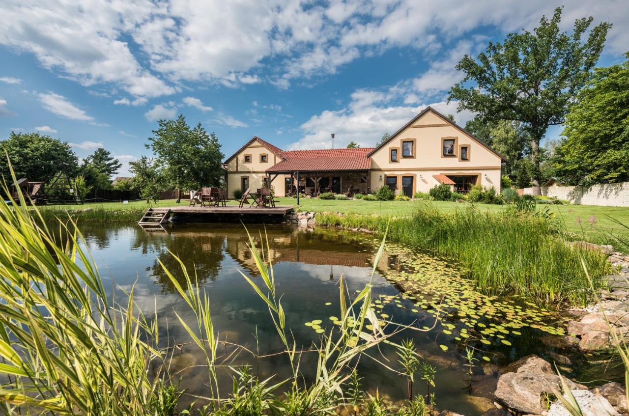 Penzion U Lišky Jarosov nad Nezarkou Esterno foto